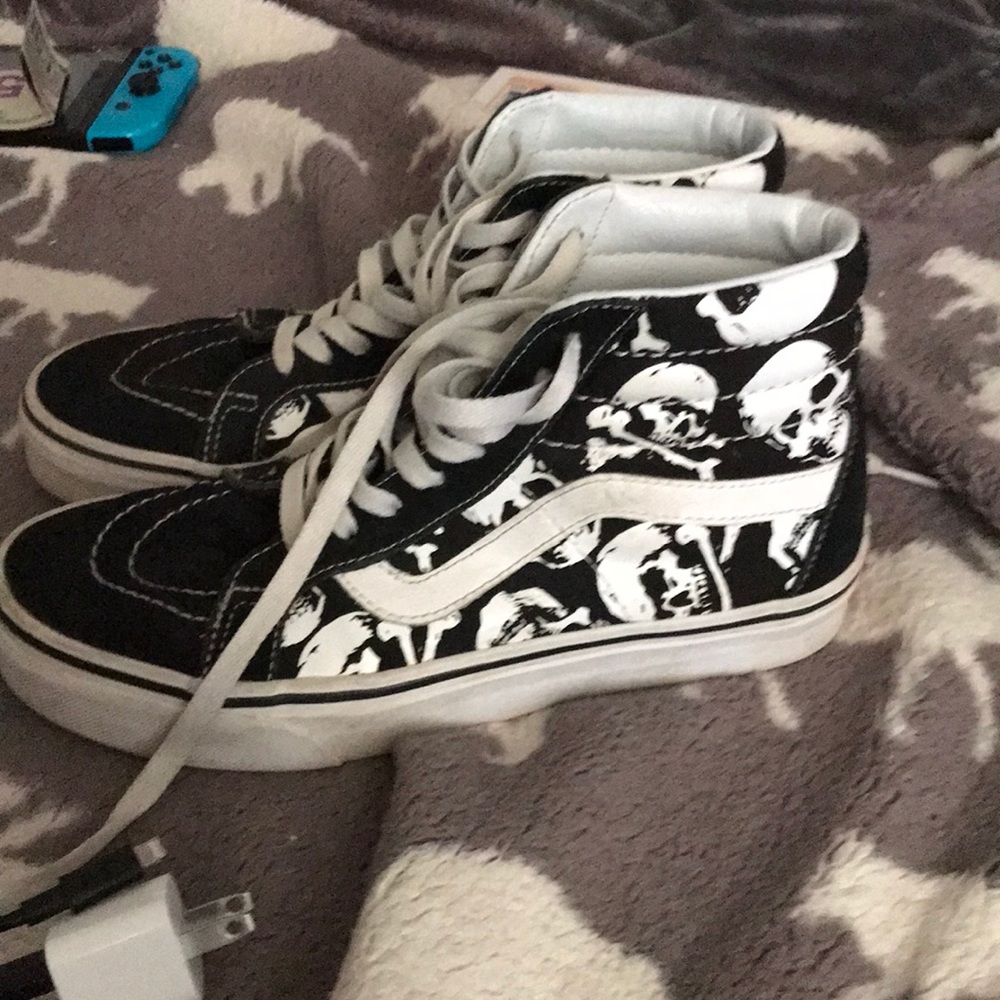 Shoes - Picture 4 of 6